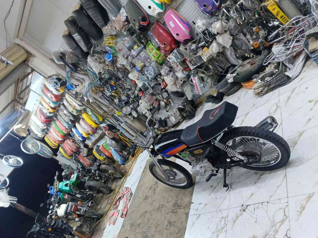 لحد يسولف بس جديد وواحد على واحد من رخصه ادمن الكروب المحترم
22الموديل مفتوحه بس ولفات كلك عمي سعر 325 العنوان كوفه الرقم اللي يحب خلي  يتصل لحد يراسل 
***********

