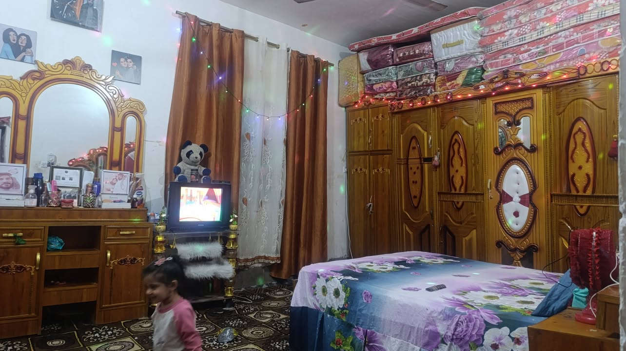 بيت للبيع
مساحته ٢٥٠ متر متوفر ٣ غرفه (4*5) وصاله واسع ٧ امتار ومطبخ واسع مع حمام داخلي وصحيات خارجيه وديوانيه كبيره . 
مكانه حي الزهراء قرب مدرسه امام الموحدين الجديده قريب مجمعات شارع معمل الزيوت . 
السعر والتفاصيل عبر رقم الهاتف 
‏‪***********‬‏
‏‪***********‬‏
