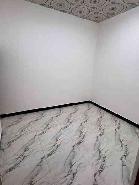 يا الله سلام عليكم توفرت بيتين السقف سندويج المساحه كل بيت 100متر العنوان الجزيره الفيروزيه يتكون البيت من غرفتين وديوانيه ومطبخ وصحيات داخليه وخارجيه السعر37 وبي مجال ملاحضه ماعندي اقصاد الستفسار ***********
