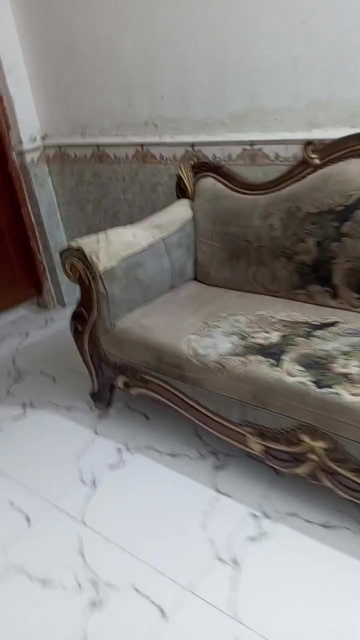 تخم عشر مقاعد خمس قطع بي بس يده وحده بيه ضرر سعره 200 مكاني الديوانيه شارع الوكفه *********** بي واتساب
