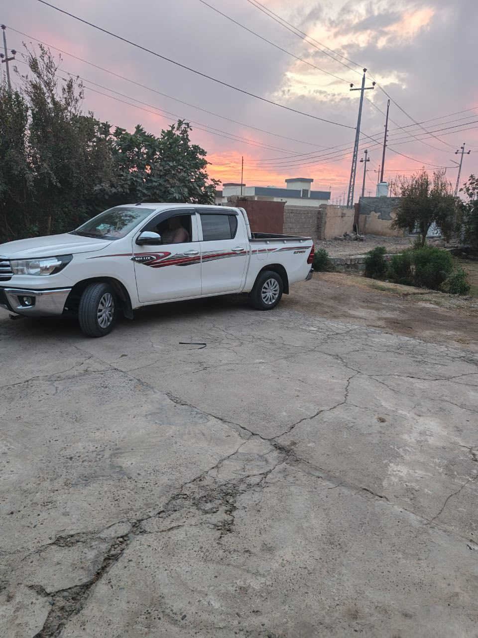 السلام عليكم من رخصه مدير الكروب المحترم سياره مرزي هايلوكس موديل 2019 الخط مالها مال 22 سياره رقم اربيل سياره جاهزه  كير عادي بيهاا شبرين بارد باب السائق وبيها شبرين بارد يم الجاملق الايمن السنويه 2028  السعر 225 وبيها حگ الجيه سياره موقعها صلاح الدين بيجي رقم التليفون *********** ابو علي ***********
