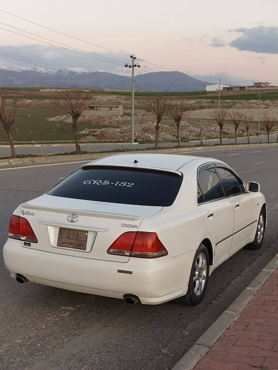 شاهینە ی ڕۆیاڵ 182 ی بڕاوە
سەیارەکە ئی ماڵانە بەس برێکی نەبەستراوە
سوکان کارەبا دوو کوشن کارەبا 
ئاوێنە شەفت 
بەشەرتی دوکەڵ . سەیارەکە زۆر بێ مەسرەفە 
نرخی ٤۷ وەرەقە و مەجال
ژم . ***********
*********** بشدار, السليمانية
