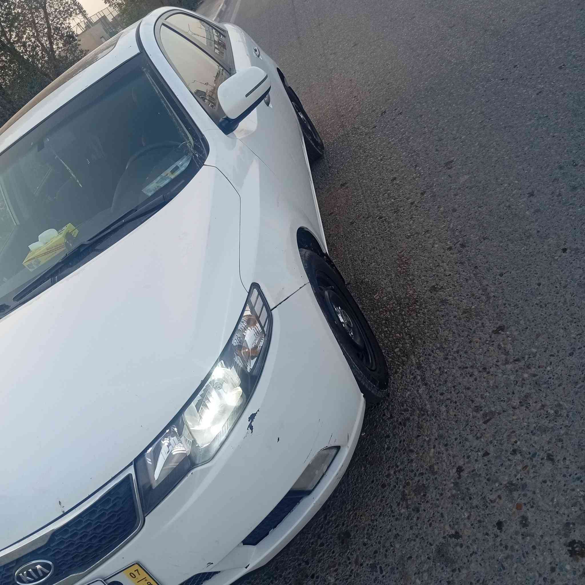 السلام عليكم كيا سيراتو للبيع موديل 2013 فول مواصفات ما عدا البصمه تبريد منظومه جديده تخم تاير جديد بيها بوارد قليل قطعه واحده صبغ والسونار موجود المنشور سعر 100 صاحب السياره يريد تحويل رقم بصره مكان السياره بصره رقم الهاتف ***********
