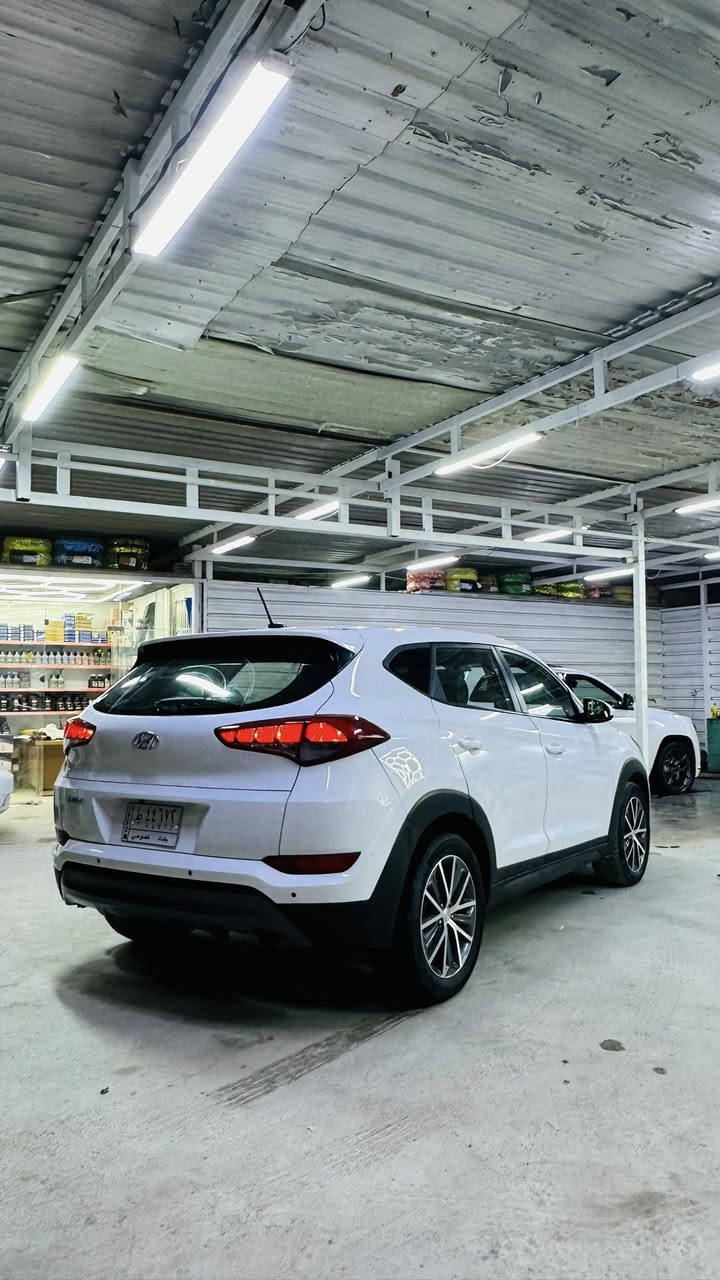 توسان 2016 امريكي
محرك2000 gdi

.

ادامه كامله بيها السياره

صدر امامي خلفي جديد قبل اسبوع شديته 

تخم تاير جديد

باتري جديد

منضومه بانزين جديد

فلاتر جديد 

السياره جاهزه للاخير .

قطعه وحده السياره فقط البنيد مبدل.
.

غيرها كفاله .

ماشيه 130m

السياره كلين بدون قطره صبغ 

رقم بغداد تحويل مباشر.

مكانها الدوره بغداد

***********

السعر 150$
