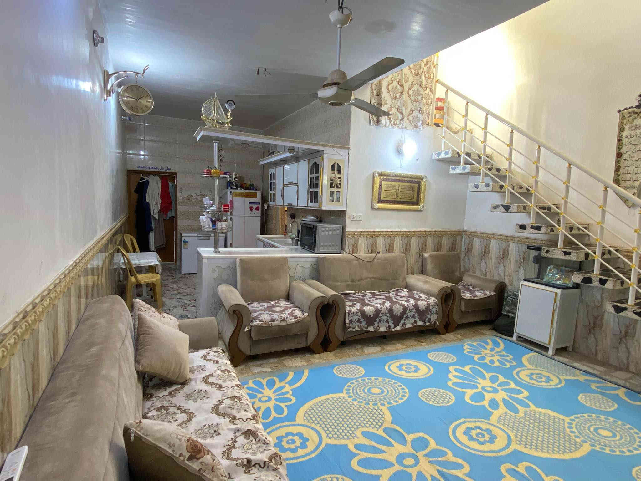 سلام عليكم بيت مساحته 110 متر  ب شارع المطار القديم مقابل مجمع الكوثر الطبي يبعد عن الشارع 40 متر  سقف صب مسلح بناء جناي بلوك اربيل سعره 38 وبيه مجال *********** النجف
