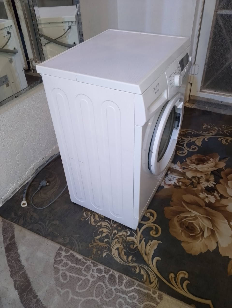 سلام عليكم.عندي غسالة صحون عدد 2 بوش المانية والثانية سيمنس المانية.وغسالة ملابس بضاعة مستخدمة وبحالة جيدة جدا سعر القطعة 200 واذا جملة يكون ارخص.لايوجدتوصيل الاستفسار اتصل ع رقم متوفر وتساب ***********

