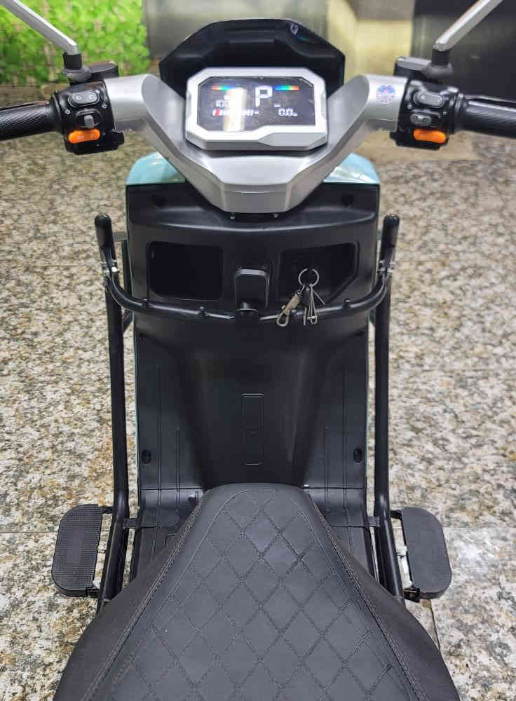 سلام عليكم مكلفة بالنشر
السلام عليكم...دراجه كهربائيه BENENG.. موديل .2025...ملف 2000..عدد البطاريات ..6..مسطره...السرعه ..110.k...اطارات أمامي خلفي جوبلس ..دسك أمامي خلفي عنبار دهن..تشغيل ..سويج ..وكارت...كهربائيات كله شغاله..اشاره..دبل اشاره..لايت عالي ناصي..هورن..سكن..سطاب لايت..مخرج شحن USP...طلاعات أماميه خلفيه...سستم  درع كامل...جهاز انذار ومانع سرقه سيكورتي قفل اطار...شاحنه اصليه تدعم الشحن السريع والأيقاف الذاتي عند امتلاء البطاريات....ملحقاته ..جنطه خلفيه..جادر مطري ...
(اخوان البطاريات نسبته 60%..يعني تقطع مسافه .40.k..مو اكثر ..)
نظافة الدراجه .100%...مكفوله من الشخط...السعر (.750.) قفل ...مكاني بغداد الشعب...الشراي يتصل...***********..
