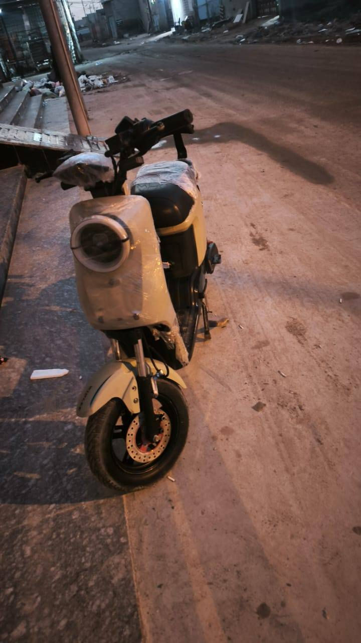 سلام عليكم دراجه شحن R9ريان مديل 2025دراجه ما عوزها اي شي كامله من كلشي بطاريات 32 لكبار سعر 425وبيه مجال مكاني البصره شط العرب ***********
