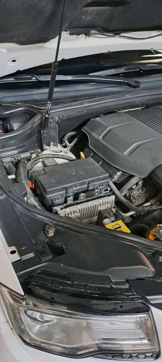 جيب شيروكي موديل 14 خليجي اب اسمي فول مواصفات لمتد ماشيه 98 ميل سياره جديده اب معنا الكلمه الي حاب يتصل ***********
