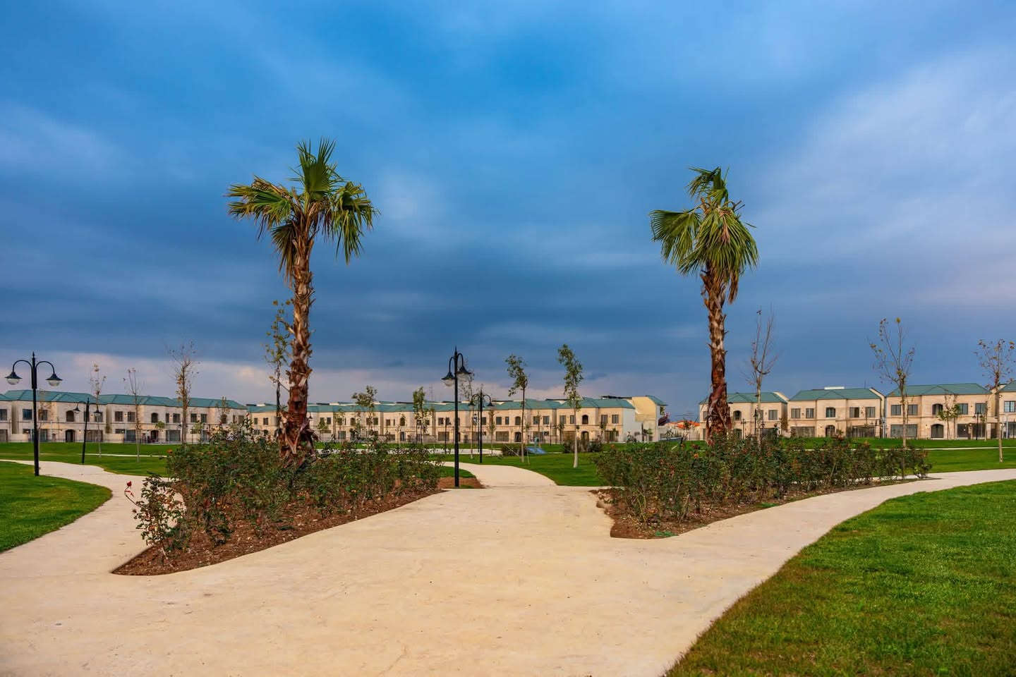 لا تفوت فرصة العيش في فيلا راقية تعكس الحياة الملكية في مجمع القرية الإسبانية.

يتميز مشروع القرية الإسبانية الجديد (الفيس الثاني) بتصميمه المعماري الحديث والفريد، والجمال الذي لا مثيل له، حيث يقع على شارع 150 مترى.

طريقة الدفع تكون على 5 دفعات، كل دفعة 20% من إجمالي المبلغ، وكالتالي:
20% عند توقيع العقد.
20% عند اكتمال الهيكل.
20% عند الانتهاء من التشطيبات الداخلية.
20% عند الانتهاء من الديزاين الخارجي.
20% عند التسليم النهائي.

المساحات المتوفرة:
- 320م² + 64م² حديقة 
- 320م² + 128م² حديقة 
- 340م² + 64م² حديقة 
- 380م² + 64م² حديقة 
- 400م² + 64م² حديقة 
- 500م² + 100م² حديقة 
- 500م² + 200م² حديقة 
- 1000م² + حديقة

اهم ما يميز القرية الإسبانية هو المساحات الخضراء الواسعة وهذا مايغنيك عن السكن في المزرعة لان المشروع يعطيك كل متطلبات رغد العيش و الأجواء الهادئة..
.......................
للحجز والاستفسار :
***********
***********

#realestate #investment #rent #buy #sell 
#عقارات #ايجار #استثمار #مجمع_سكني #اربيل #بغداد  #العراق #مجمعات_سكنية 
 #مجمعات_السكنية_في_اربيل
