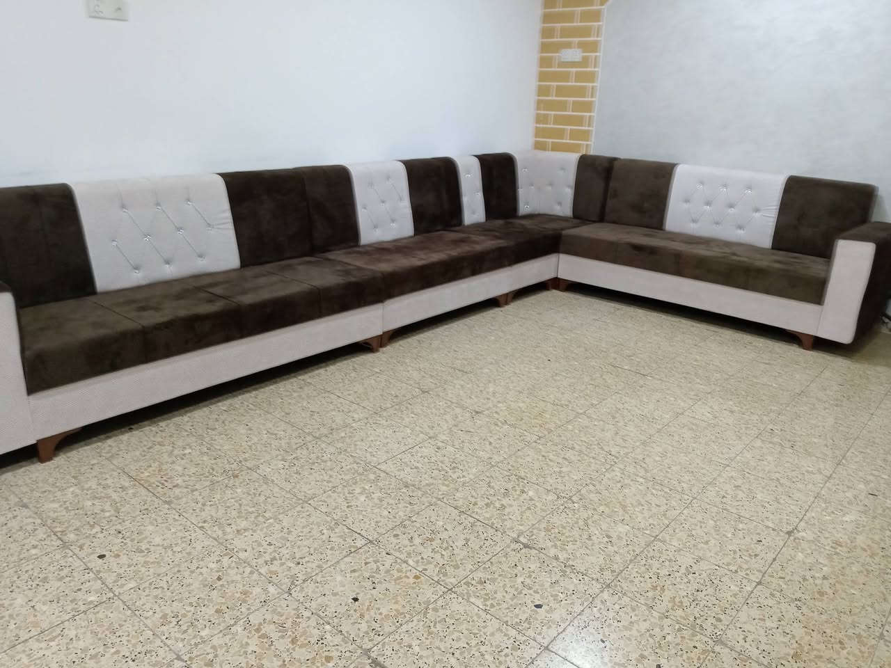ديوان ١٠ مقعد جديد شغل ثكيل للبيع جديد مامستعمل شراي يتصل على رقم ***********
