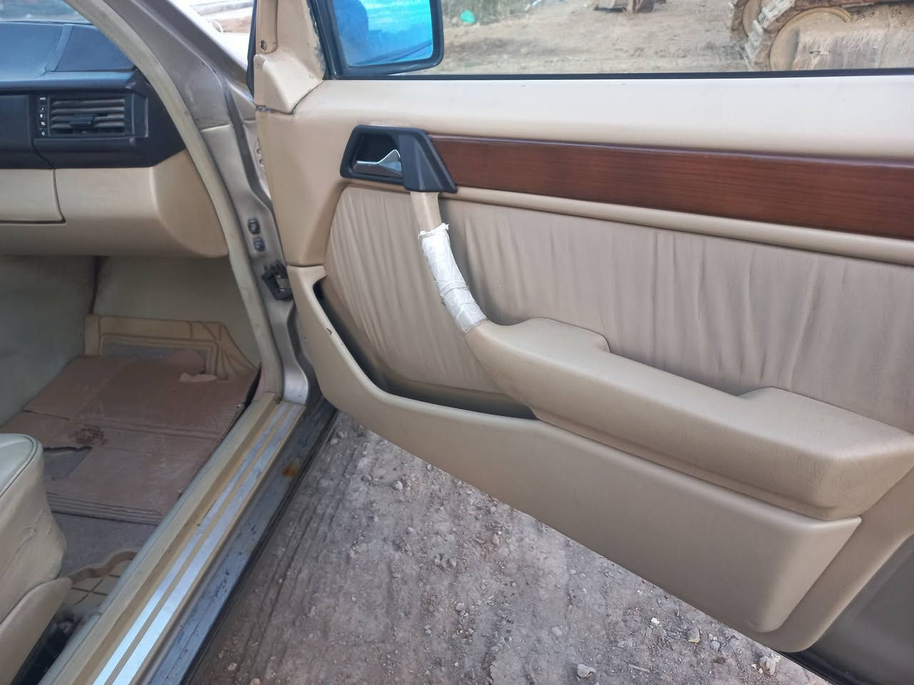 مرسيدس دب  للبيع موديل 89
مشروع وطني رقم بغداد مكينه بلاد قواعد شرط بلاد 
دبل فيت بم اصلي وليس تجاري  السعر ( 75 ورقه ) 
رقم الهاتف واتساب واتصال 
***********
