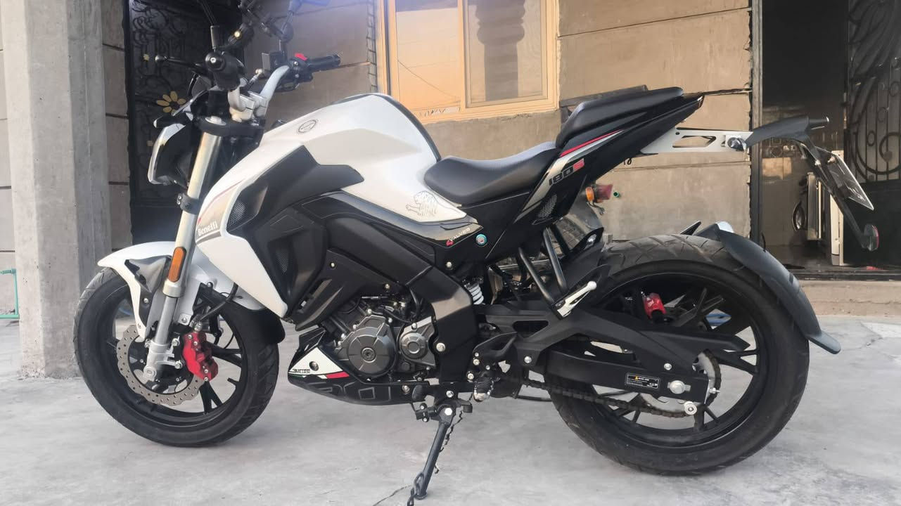 بنلي صور تحجي موديل ٢٤ على ٢٥ نهايه الاربعه وعشرين يعني دراجه لوك سعرها ٣/٨٥٠  ألف رقم اربيل تحويل بسمك ثاني يوم 

***********
