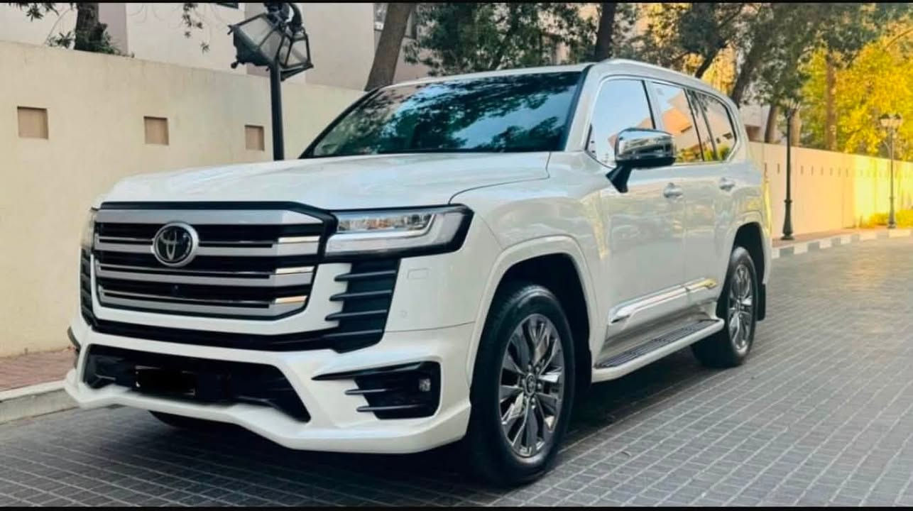 للبيع لاندكروزر مديل 2025 للتواصل *********** السعر 87الف دولار
