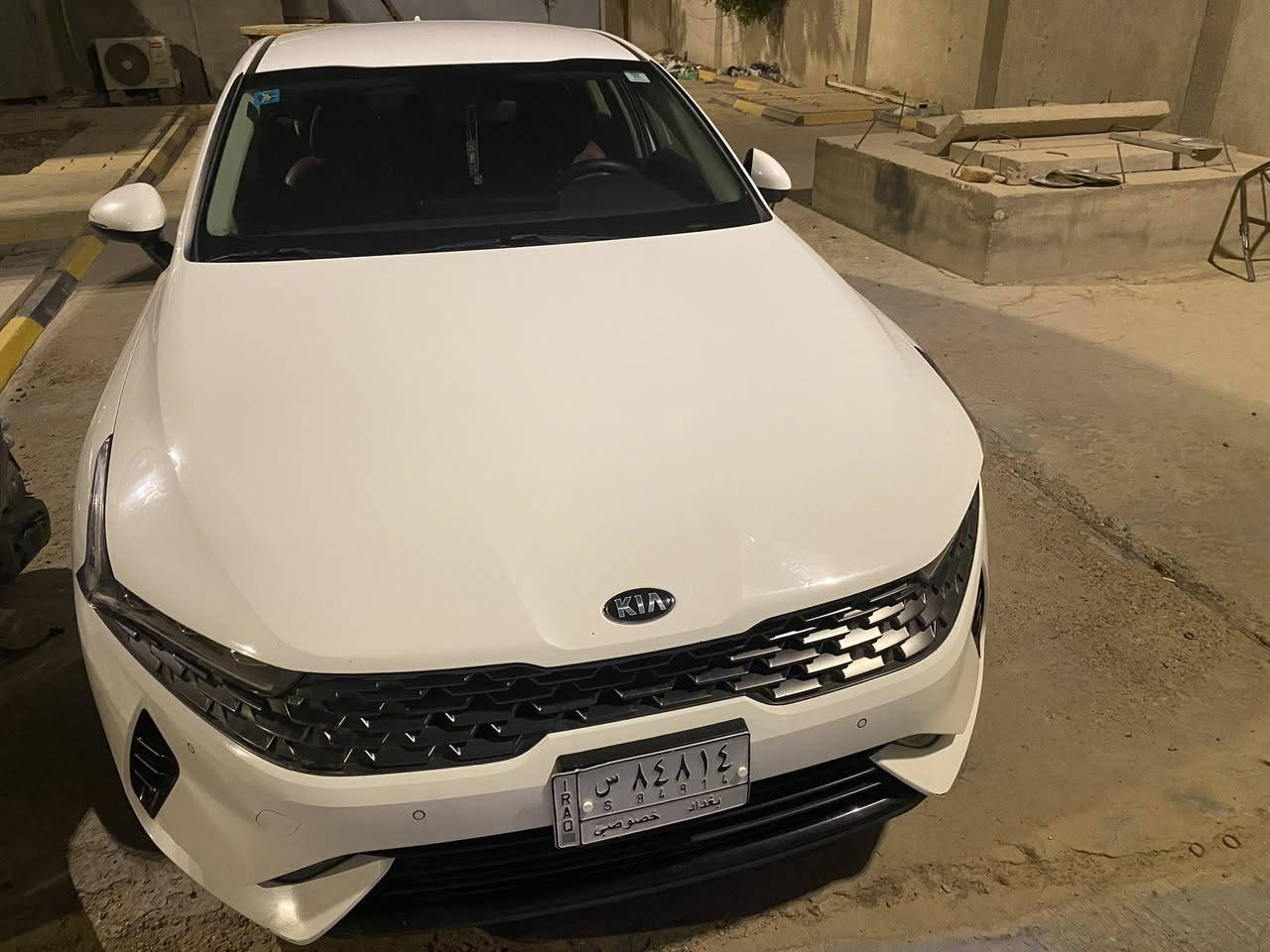 السلام عليكم 
كي فايف خليجي مكفول ماشية ٩١ 
فول مواصفات محرك ٢٠٠٠ دوش 
السياره ولا غلطه
تشغيل عن بعد تبريد قطعتين وشي احلى من الصور  
١٧٠ وبيهه مجال 
***********
مكانها بغداد دور نواب الضباط
