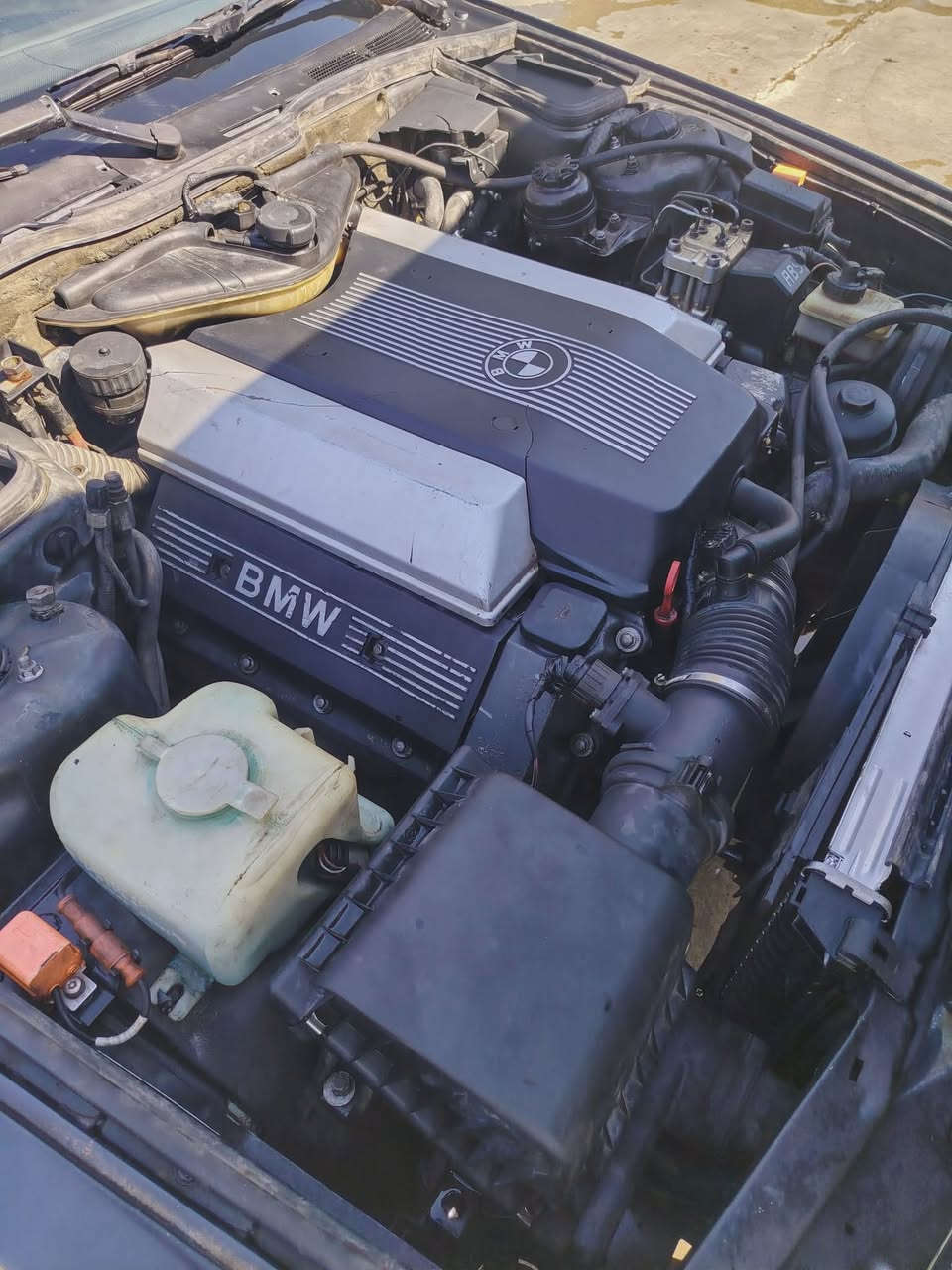بي إم 730v8 اصل  بليته  سياره بلاديه ما ملعوب بيه أي شي وبدون أي جطل ولا تحوير وبدون أي حادث صبغ جماليه فقط سياره دبل جام كشنات كهربائي دبل حساس  تبريد قطعتين يعني انجماد ويل خليه ١٥  سياره بسمي سنويه ٢٨ رون ناصي يعني ١٦٠جوه ٣رونك بطناش ومعدل فول كير و مكينه بشرط كفاله عامه شرط تفتح قبق المكينه تلكاه بيضه مكان بابل مركز المدينه الاستفسار الاتصال ***********
