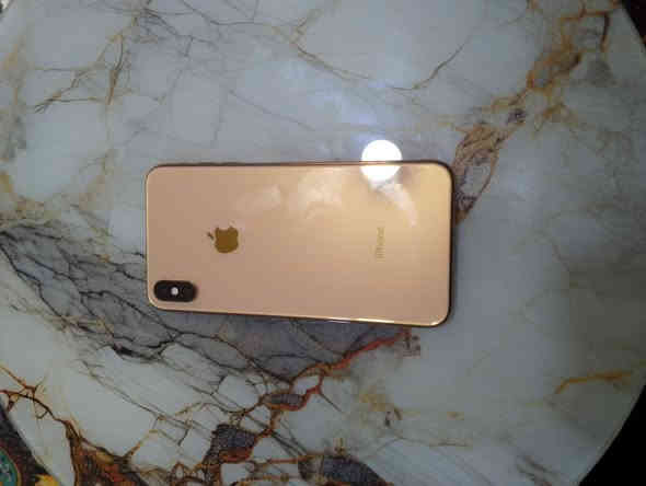 سلام عليكم آيفون اكس ماكس جهاز كلها بلادي ممفتوح ولا طاب صيانه ذاكره 64 بطاريه 75 بلادي الجهاز بس بي شخط بل شاشه و ما امبين السعر(200)🔐 ***********
