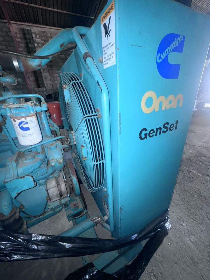 السلام عليكم 
مولد كمنز خمسه ونص زيتي كمشفت جبار
امريكي اونان 
400kv
وصول جديد 
شرط الحمل
للأستفسار/***********
ابو محمد الاعرجي
