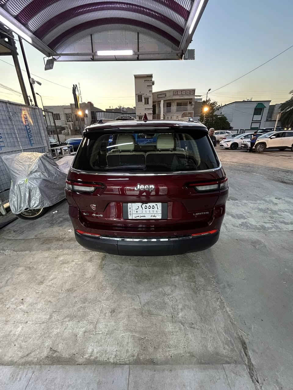 جيب موديل 2021 
خليجي
بيها قطعتين صبغ كما موضح بالسونار 
ماشية 50000km
لميتد limited 
فول مواصفات 
سبعة راكب 
ستة سلندر 3.6L
رادار أمامي 
تحديد مسار
مثبت سرعة تفاعلي 
نقطة عمياء 
حساسات خلفية +كاميرة خلفية 
نظام توقف ذاتي عند الرجوع للخلف 
نظام توقف للطوارئ للمشاة 
دفع رباعي
بنوراما
كشنات جلد: 
الأمامي تدفئة +تبريد 
الخلفي تدفئة
كاميرة داخلية
السيارة جديدة و نظيفة

للاستفسار
***********
