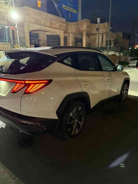 توسان 2023 خليجي 
مكفول كفاله عامة 

عدا شخطة اقل الشبر بالباب خلفي 

ماشية 70 الف

الموصفات واضحة بالصور 

رقم بغداد باسمي 

مكان السيارة بغداد

السعر 212 وبيها مجال بسيط 

***********
