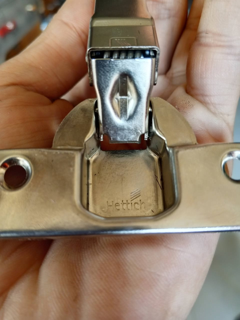 السلام عليكم اخوان عندي من هاي كميه صناعه الماني سعر القطعة ٣ونص المكان جميلة ***********
