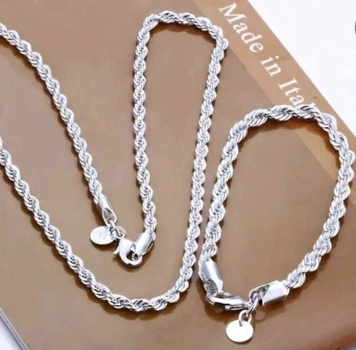 كلة مختوم 925 السعر بين 9 - 14 الحجز يكون خاص متوفر توصيل


**إذا كنت صاحب هذا الإعلان وتريد حذفه لأي سبب، رجاءا أرسل رسالة إلى الدعم الفني**