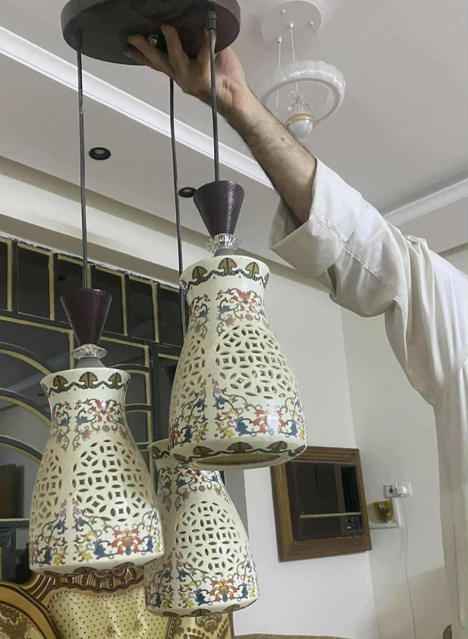 السلام عليكم للبيع بغداد
ثريات عدد ٢ اخت الجديدة استخدام قليل جدا كاملة بدون نواقص
براكيت جداري عدد ٤ نفس شكل الثريا استخدام قليل بدون نواقص
تعليقة ثلاثية عدد ١ اخت الجديدة استخدام قليل 
براكيت جداري عدد ٤ نفس نقشة التعليقة استخدام قليل


**إذا كنت صاحب هذا الإعلان وتريد حذفه لأي سبب، رجاءا أرسل رسالة إلى الدعم الفني**