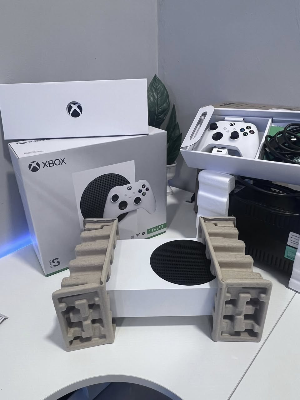 سيرس س تيرا 1  مع ubs 850 اصدار الجهاز 2024 جهاز جديد لوك جديد استعمال اسبوع واحد هوه والubs  يعني كانما ماخذه جديد بمعنه الكلمه اليده بعدها حتى مامستخدمه 
للبيع سعره مع ubs 500 الف  الشراي يخابرني فقط شراي جهاز جديد ***********
