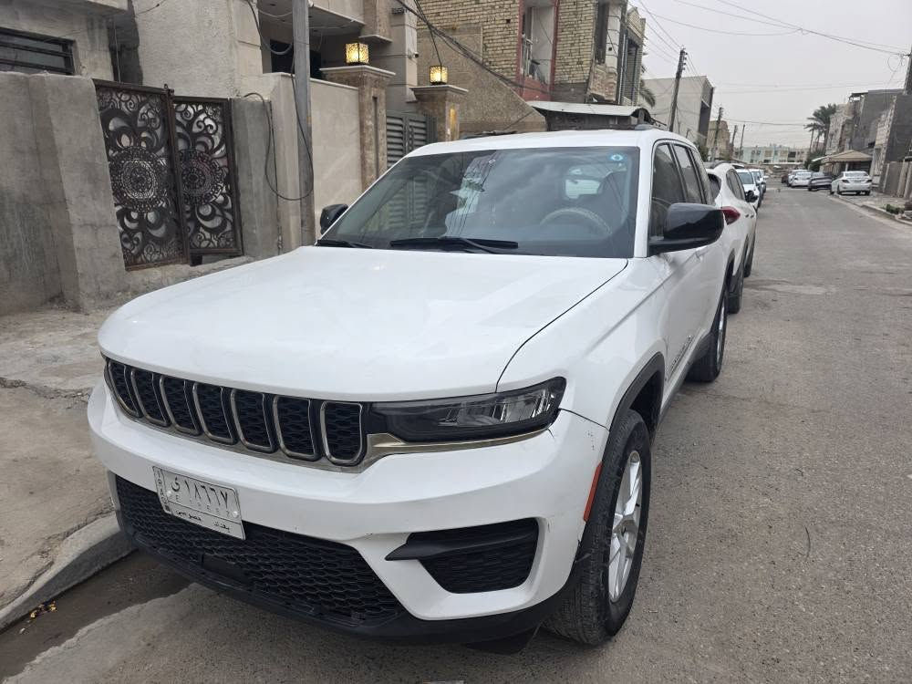 جيب كراند شيروكي لاريدو 2023 – سعرها 295 وارد أمريكي حادثها جاملغ راجع بارد ومبدل  البنيد فقط.
محرك 6 سلندر 3.6L
شاشة + كاميرا + حساسات. حساسات بالمري موصفات الاريدو. دواخل جلد مشمشي
السيارة نظيفة جداً بيها تلحيضات بارد بسيطه بالباب الخلفي، ماشية 40 الف، مكانها حي العامل ***********. باسمي السنوية. بغداد, العراق
