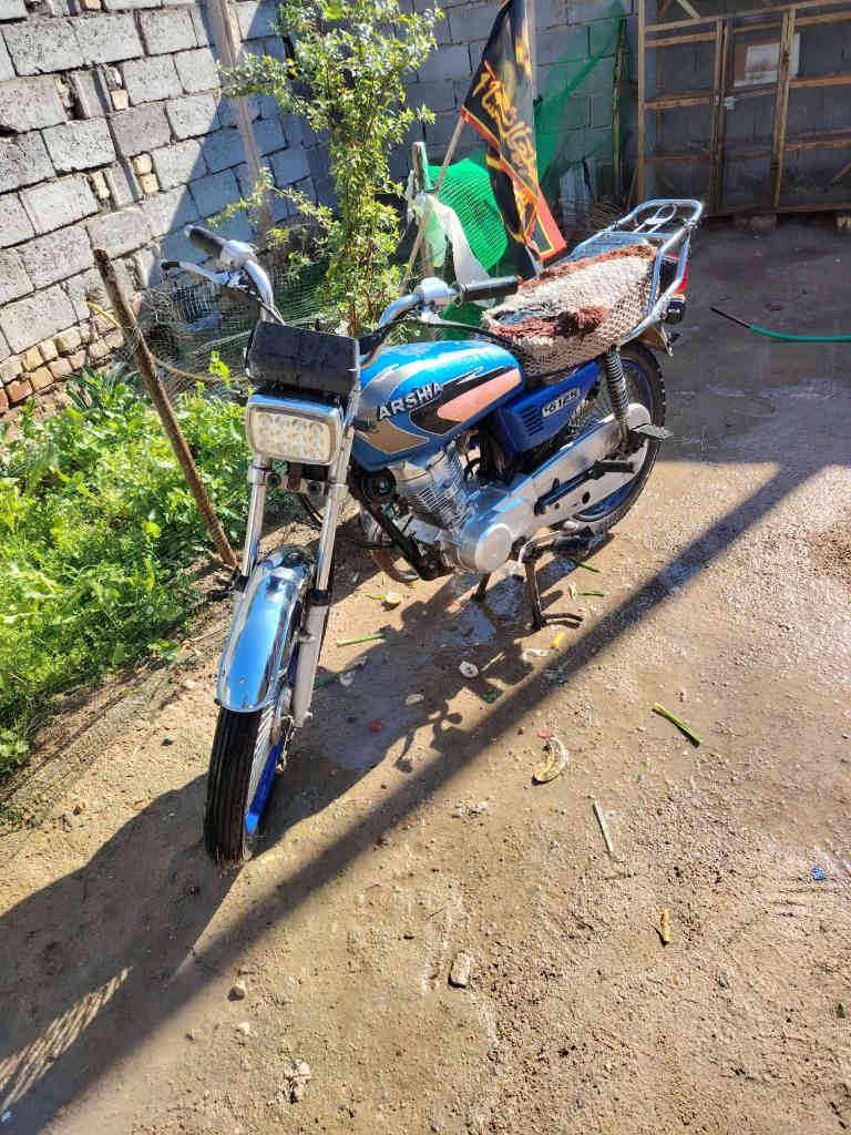 سلام عليكم دراجه ايراني اربع كير كامله مثل ما بالصوره مجفته  مره وحده لا ذب دهن دراجه خير من الله حلوه ونضيفه سعره ٣٥٠وبيه مجال قليل مكاني نجف كوفه جسر الامام علي رقم الموبايل *********** النجف, العراق
