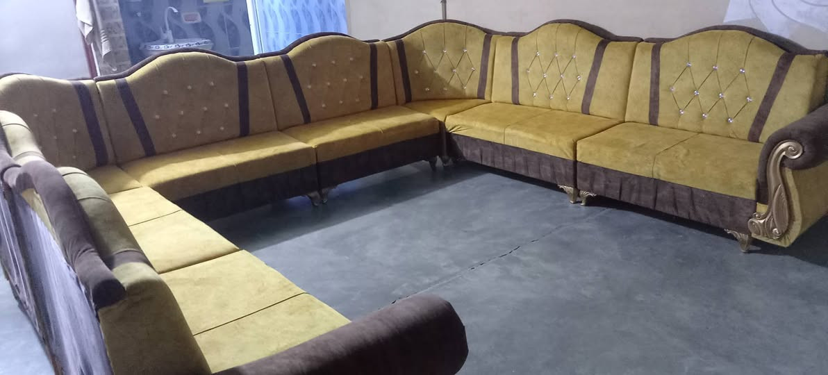 ديوان خشب عراقي ١٢متر زاويتين سعره مناسب جداً وبيع مستعجل للتواصل الرقم بي واتساب ***********
