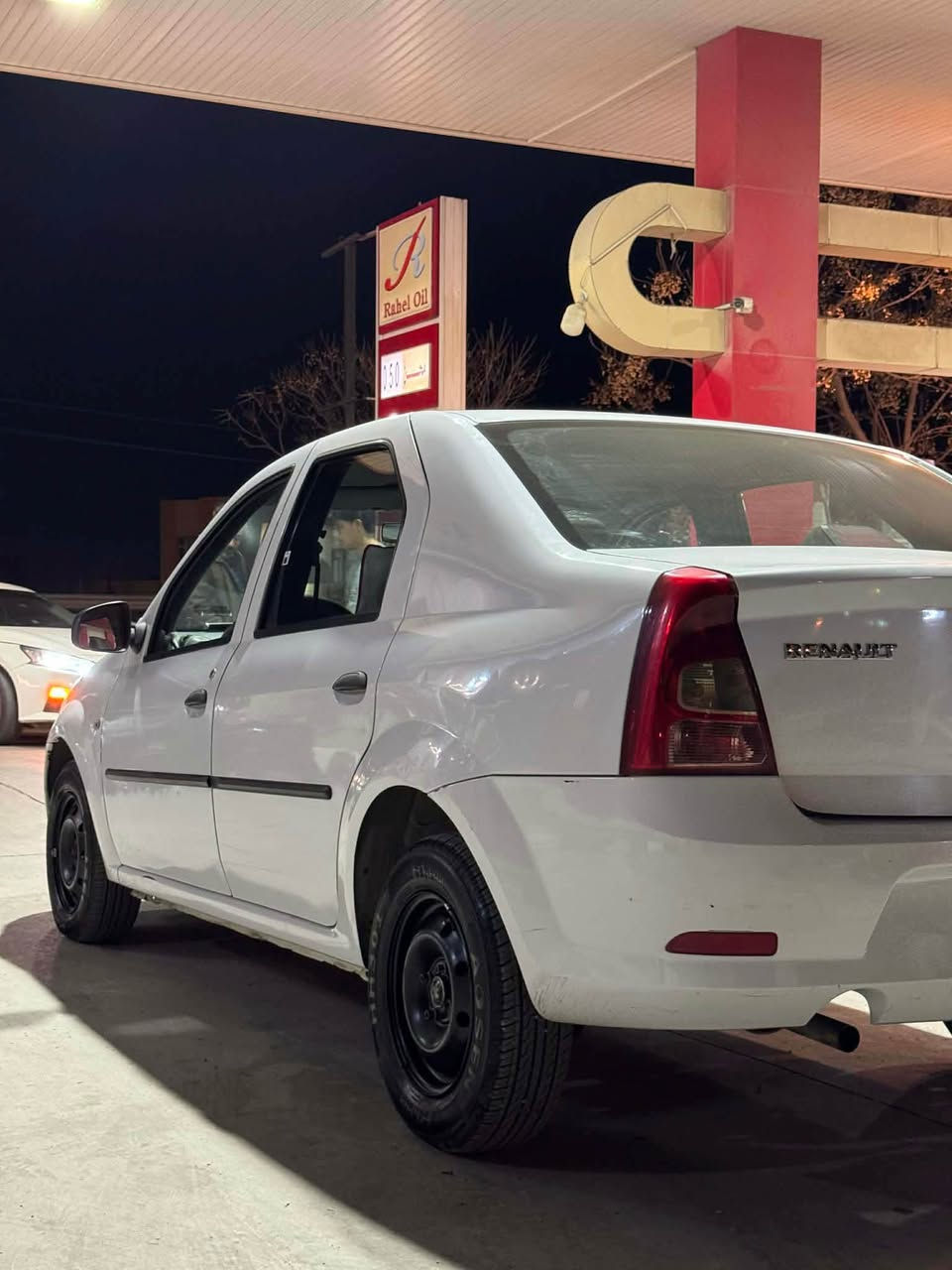 سلاو سه ره تا به ناوى خواى گه وره 
رينؤ مؤديل 2011 ئؤتؤماتيك بيمه سره ف 
گيرومه كينه وكاره باى به شه رت 
سه ياره كه زؤر پاكه مالى دؤسته 
١ ده رگاى بؤياخه پيشودواى ده عمى نيه
رؤنوهايدرؤليكى تازه گؤراوه هى مالى خؤمه 
سه عرى56$ كه مى مه عامه له يه 
ژ.م *********** السليمانية, العراق
