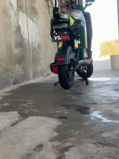 السلام عليكم دراجه شحن R9 للبيع بطاريات نضيف 32 امبير مديل 2025 الكهربائيات شغاله كله ابلاتوث +هورن + دبل اشاره + لايت عالي وناصي. شاحنه اصليه امرايات سله مكاني بصره سفوان السعر 425 وبيه مجال  الرقم   ***********  فقط واتساب
