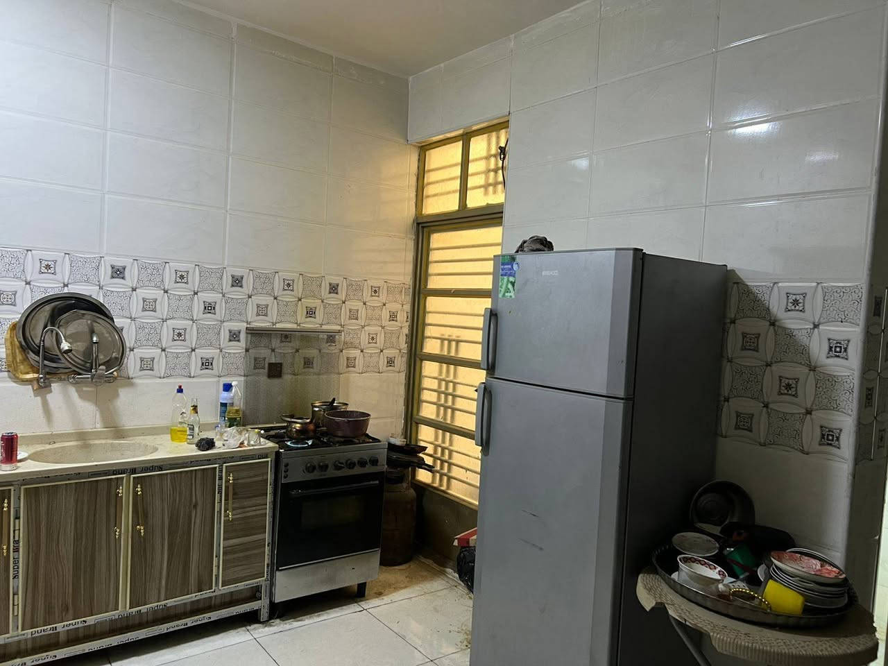 سلام عليكم بيت ٥٠ م طابقين غرفتين فوك استقبال و مطبخ حمام جوا العنوان بغداد الشعب حي المهندسين رقمي ***********
