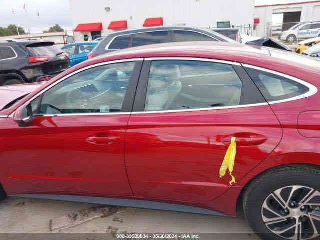 سوناتا للبيع 2023 مكينه 2000 هايبرد ماشية 4,000 الف فقط يعني اخت الزيرو بدون ايرباك تقريرها كلين لون ماروني سعر (18,900)$ومجالها بسيط جداً جداً مال جيتك صور الحادث مرفقه بنيد فقط تبديل الباقي كفاله عامه بأسمي السياره وعنواني بغداد الجادريه
الاتصال ***********
