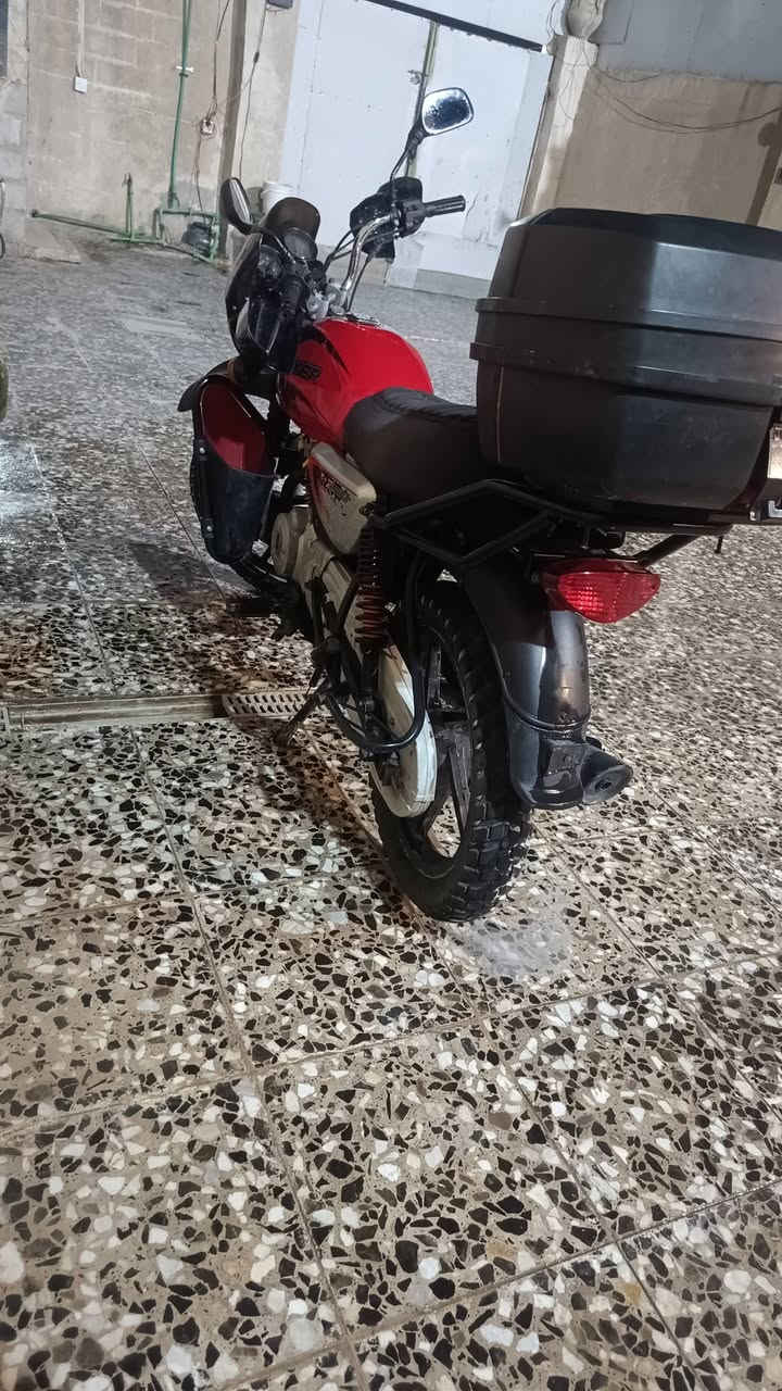 السلام عليكم دراجه بوكسر اربعه قير جديده كرتونه 21 21 اوراق دراجه جديده كلش جير محرك مقفول بس السل ما يشتغل امانه الله كهربائيات كلها شغاله مكان بغداد مدينه الصدر*********** بس واتساب خادم للشراي سعرها 750 وبيها مجال قليل
