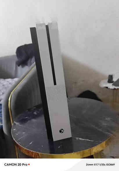 سلام عليكم اكس بوكس وان اس للبيع ذاكره 500 جوستك عدد 1 جهاز نضيف لك ستيكر لا مفتوح ولا مصلح مع قرص فورزا هورايزن هديه السعر 130 ألف وبي مجال قليل للشراي للتواصل على الصفحه أو الاتصال على ***********
