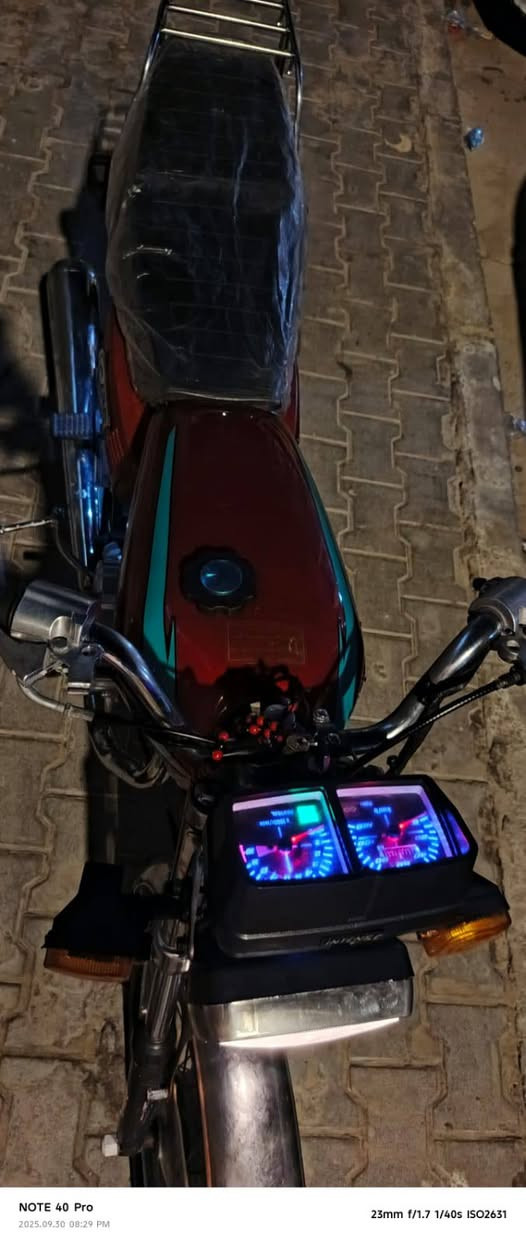 دراجه يراني موديل19اوراق كامله مكينه جديده2024 كلشي كامل بيها عينه ولايت بدلايك كلشي شغال بيها للبيع مستعجل عليها ***********
