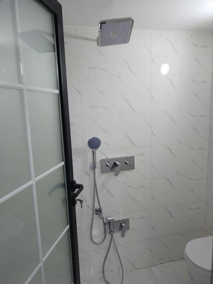 إعلان رقم ٨١٣

تُعلن الظلال العقارية عن توفر دار حديث للبيع في محافظة كربلاء – منطقة الجمعية.

مواصفات الدار:
 • المساحة: ١٢٠ م²
 • سند: واحد مستقل (طابو صرف)
 • البناء: حديث – سنة ٢٠٢٥
 • عدد الطوابق: طابقان
 • الواجهة: ٨ م
 • النزال: ١٥ م
 • عرض الفرع: ١٥ م
 • الاستعمال: سكني
 • البيع: نقداً أو مراوس بعقار سكني أقل قيمة

للاستفسار والاتصال 
*********** 
0788318777
***********
او زيار موقعنا

📍 العنوان: كربلاء – حي الحسين – شارع المصلحة
