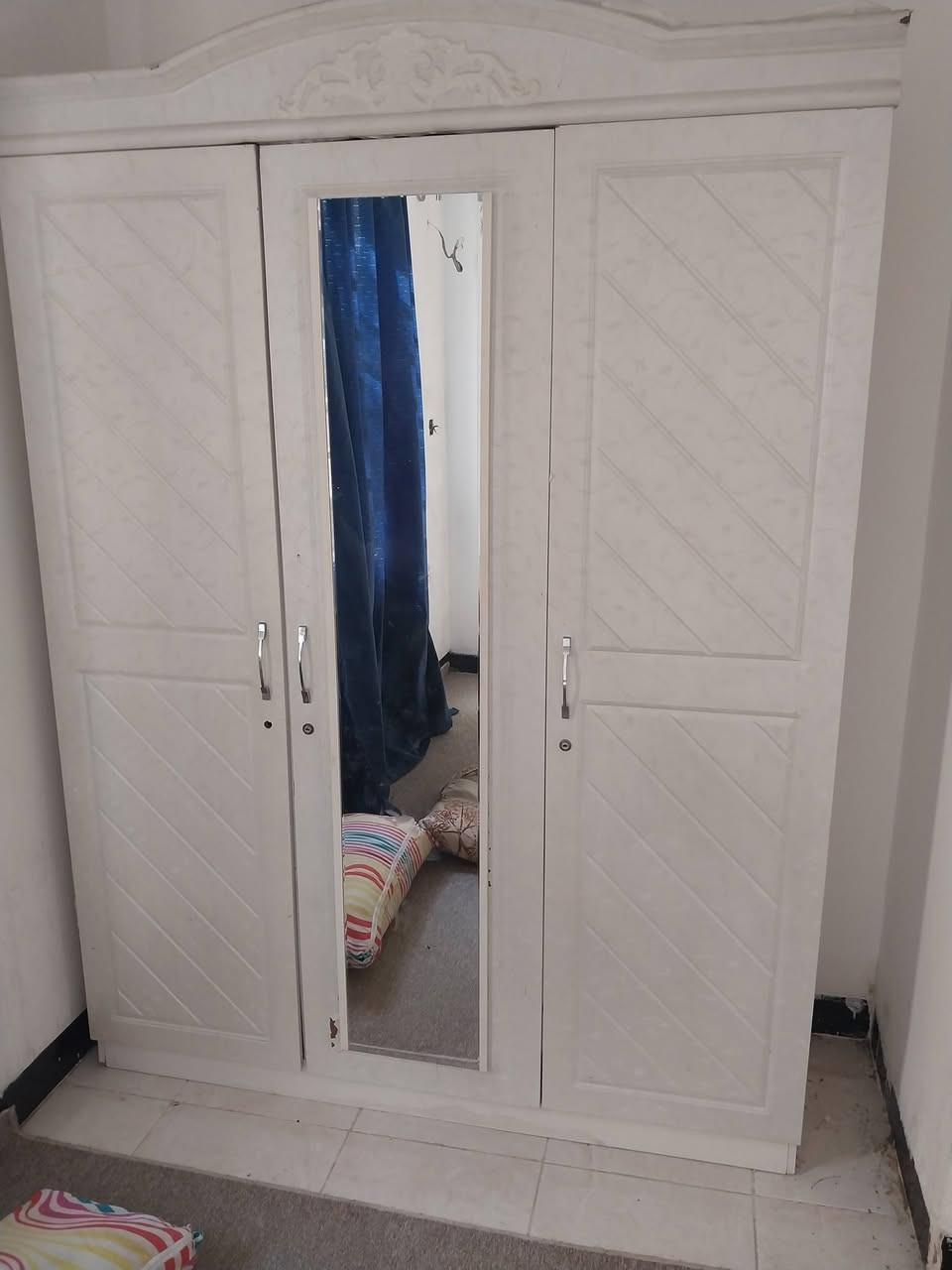 کنتور ۳ ابواب
سعر ٦٥ الف.        مكان السليمانية 
__________
كانتوری ۳ تاک 
نرخ ٦٥ هه زار.        شوين سليمانى 
***********
