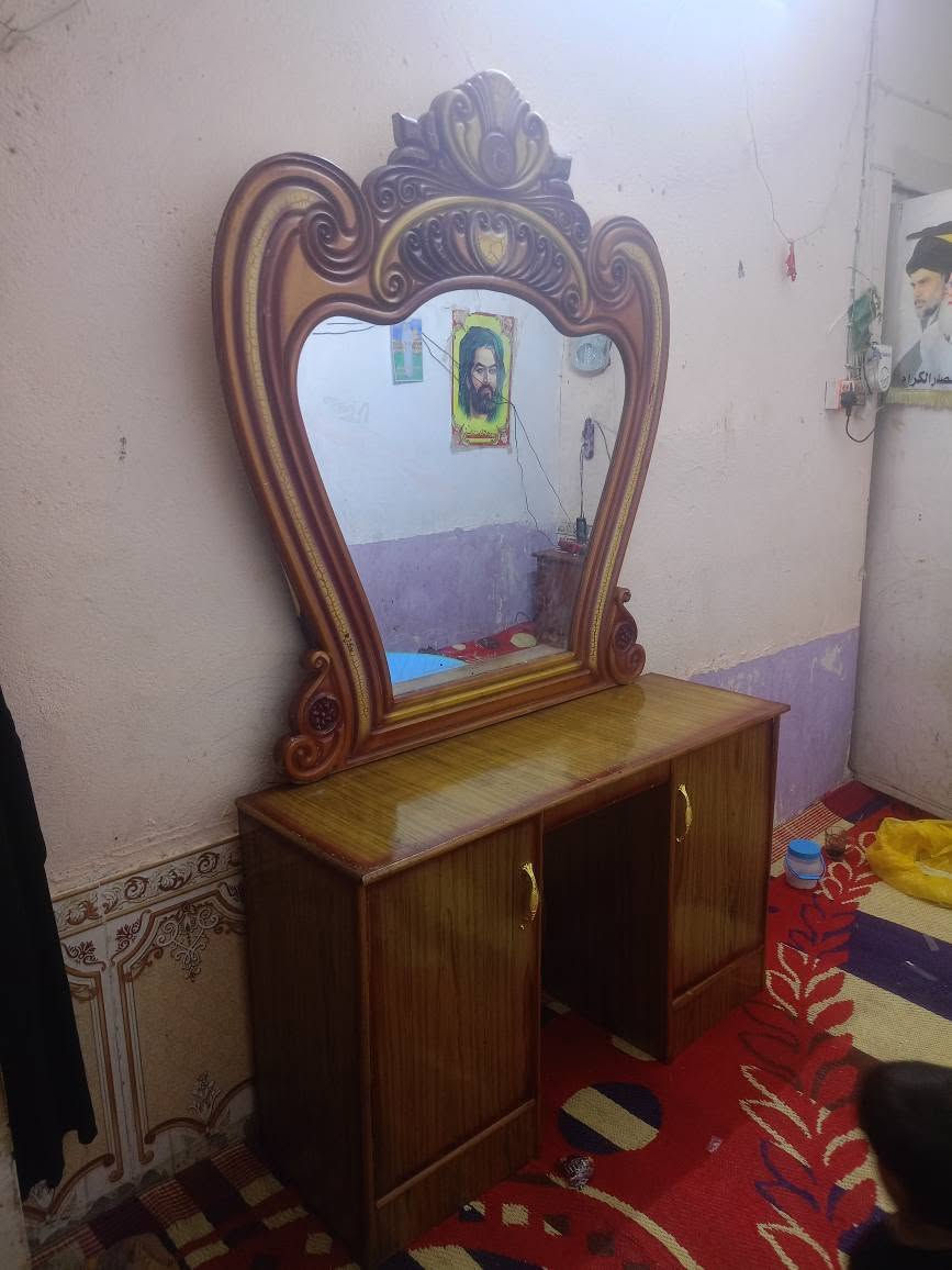 ميز مرايه اللبيع السعر 50 العنوان العمارات الملح مقابيل حي الخضراء قرب مدرسه رقيه الانصاري قرب فلاح المضمد *********** عمارة, ميسان
