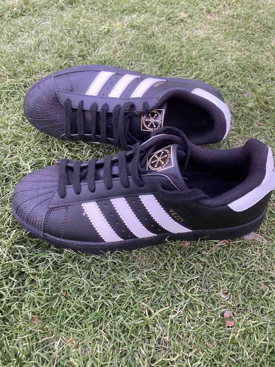 adidas Superstar (كوبي) 
قياس: 43
سعر : 20


**إذا كنت صاحب هذا الإعلان وتريد حذفه لأي سبب، رجاءا أرسل رسالة إلى الدعم الفني**