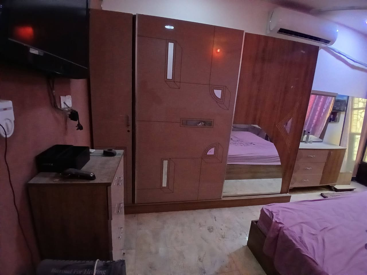 سلام عليكم غرفة تركية للبيع مكاني بلديات سعرهة 500 بيهة مجال
***********
