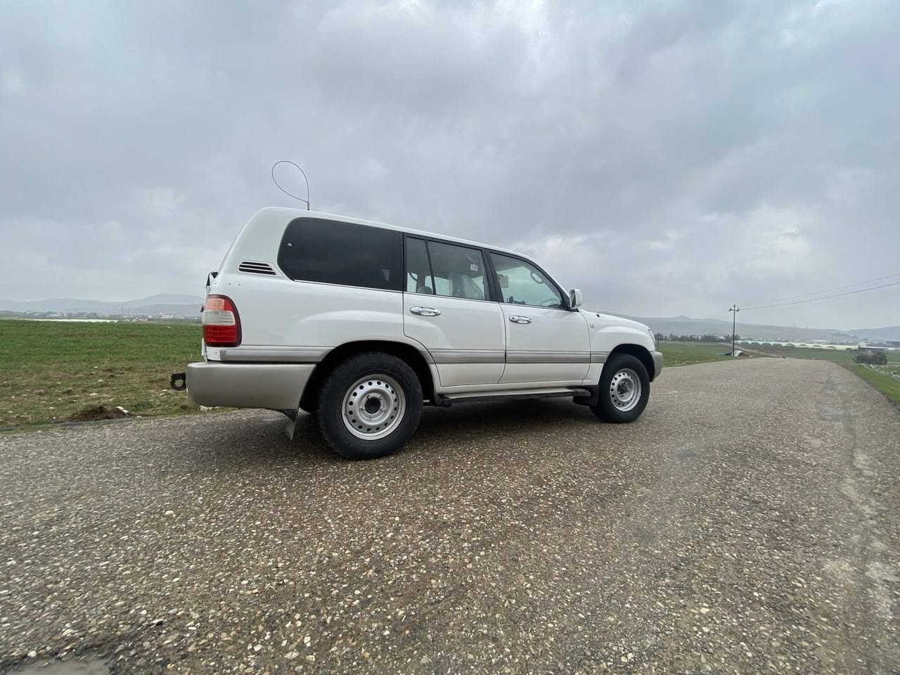 بةناوي خواي كةورة
تويتا لانكرؤزةر مؤنيكا 
٢٠٠١ سئ روبع ناو زةرد سةلاجة
مةكينة و كير و دةبل ئةكسلي بةشةرت 
٤ تايةي لؤكي لة زيرة بئ تةقة و رةقة مالي دؤستة 
تةحويل ئةصلي بةناو خؤمانة و وةكالةتيش دةكةين دةفتةر بةنزينيشي هةية سةنةوي تا ٢٠٢٨ تازةية 
كامل بؤياخة بئ دةعم بئ مةعجون بيش و بشتي كةبسة
سعري ١١٨ كلا و كةميك مةجال
***********
***********
