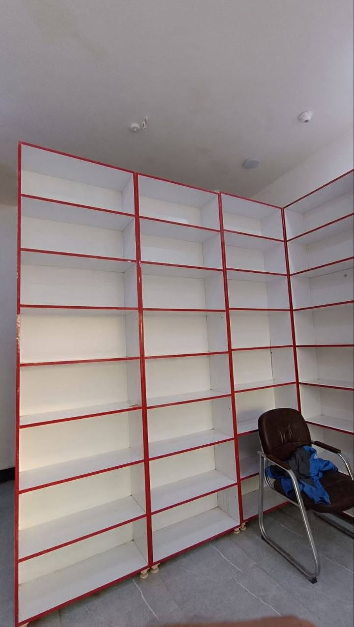 فاترينات mdf تركي مستخدم
القياسات

5 فاترينات متر * 3 

4 فاترينات 80 * 3 

فاترينة وحدة متر و20 *3 

عمق 30 طول بين رف ورف 35 

ميز امامي 10 ، 3 عرضه * متر ارتفاعه ، عمق 60 

مع قواطعه ومجراته كامل

فاترينات تعليگ

عدد 2 

70*60

متر * 70 

لوح جداري تعليك 120*متر

كوت الخاجية

***********
