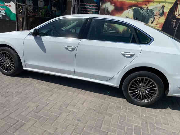 السلام عليكم فولكس واكن باسات
موديل 18 فول حادثه جاملغ والبنيد بدون دواخل 
والباب مبدل شركه نفس ألون ماشيه 100 مايل مكاني بغداد الكرخ السعر 145 بيه مجال السياره جاهزه من كلشي جديد تاير صدر كله جديد احله من الصور الشراي يتصل***********
