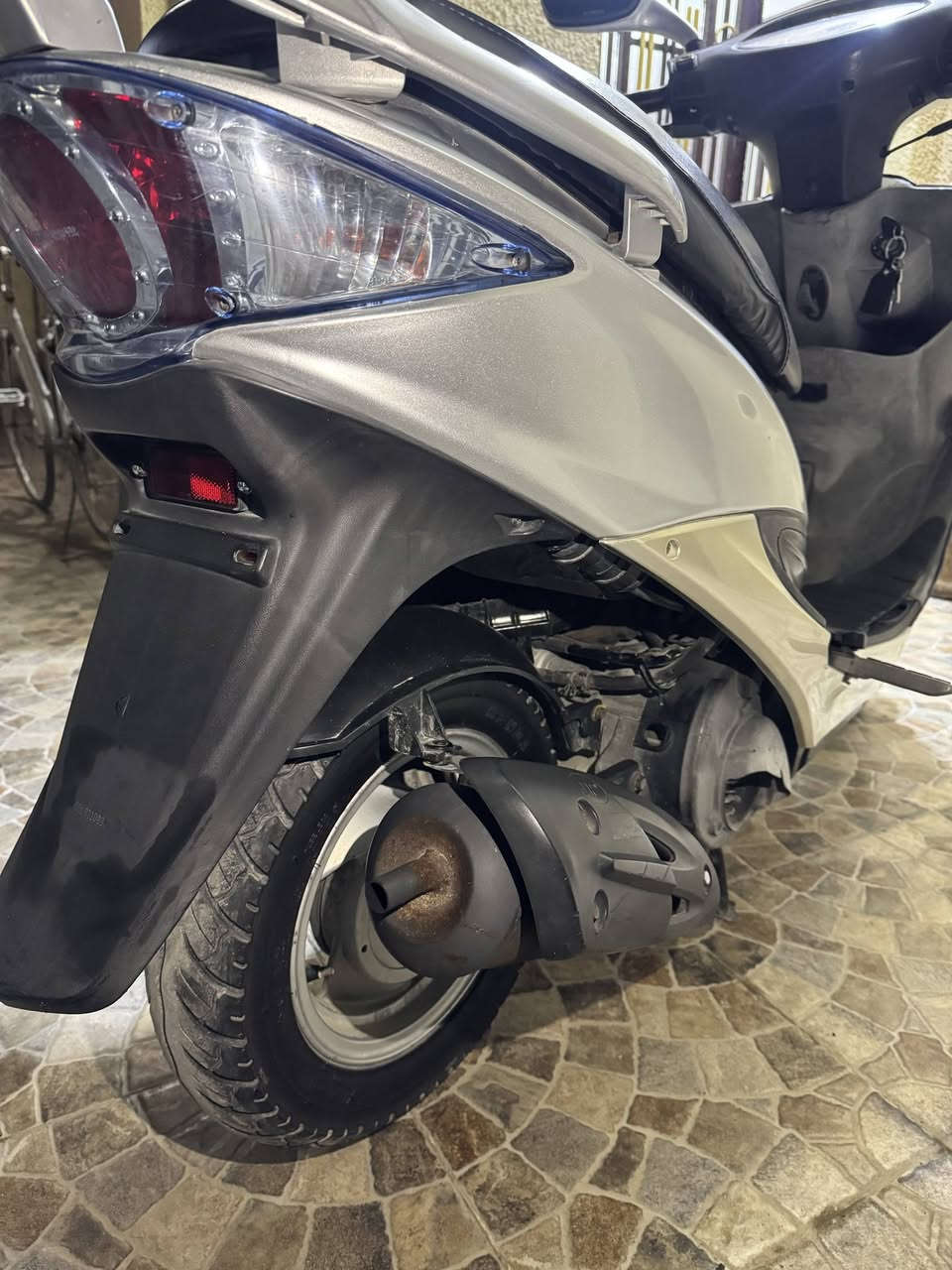 السلام عليكم
كامكو جي فور صارلي شهر ونص من مطلعه من الوكيل 
كلش جديده مكفوله من كلشي وكلشي شغال بيه ومامبدل بيه ولا قطعه كلشي بيه  اصلي على وضع الوكاله
مكاني النجف قضاء المشخاب 
السعر. 650 وبيه مجال قليل


**إذا كنت صاحب هذا الإعلان وتريد حذفه لأي سبب، رجاءا أرسل رسالة إلى الدعم الفني**