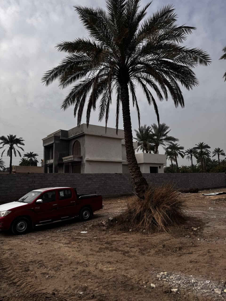 السلام عليكم
للبيع 
1120 متر طابو 
باوي سكن فقط 
وجه 24 
نزال 46 
كامل خدمات وجه الشارع 
سعر مناسب جداً جداً 
***********
