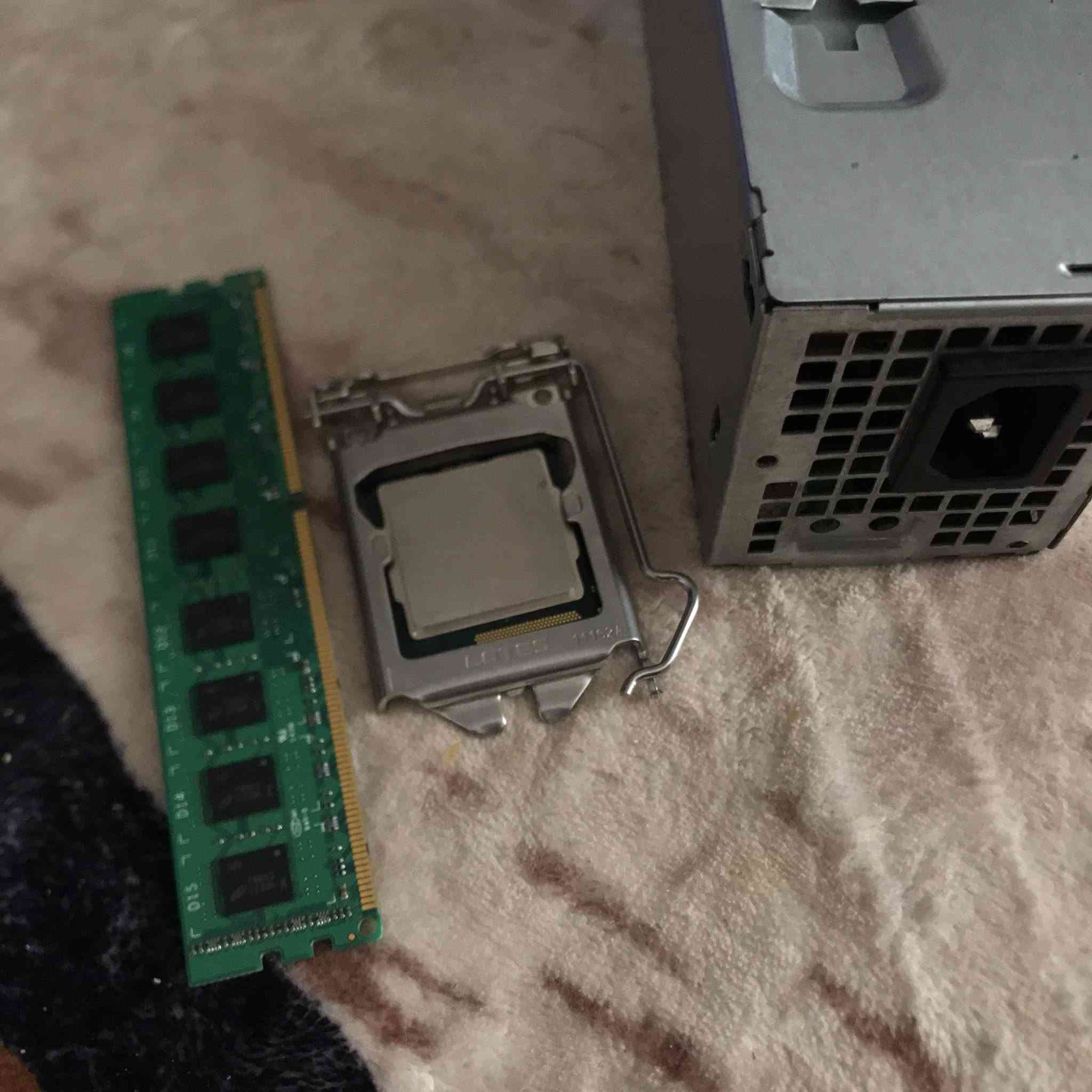 مراوس اغراض بي سي
كلهم مشتريهم وما مستعملهن 
كيس ومراوح ٥ ومروحه اضافيه 
معالج i3 جيل ثاني مع قاعده بور سبلاي ٢٤٠ 
وعندي ازرار كيبورد ماريو 
محتاج يو بي اس او مبرد مائي او شوفني شعندك


**إذا كنت صاحب هذا الإعلان وتريد حذفه لأي سبب، رجاءا أرسل رسالة إلى الدعم الفني**