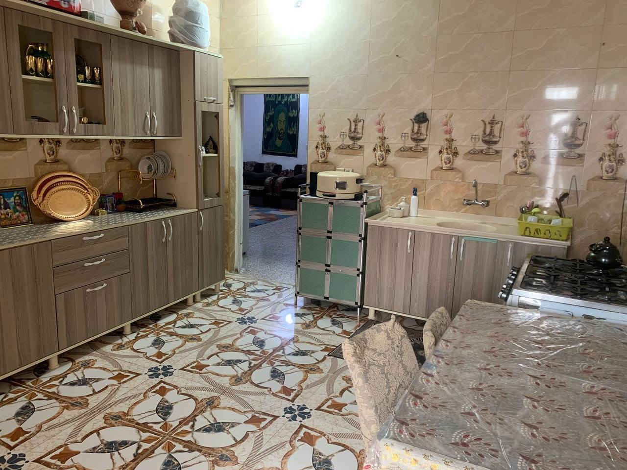 بيت للبيع مساحه ٣٠٠ م
منطقة حي الحكيم شارع ماركة علي الامير قرب المستوصف الحياة صحيه 
بيت يتكون من ستقبال وصاله وغرفتين ومطبخ بناء طابوك وحديقه وكراج البيت يوكن ع شارعين سعره ٧٥ مليون وبيه مجال 
للاستفسار  ***********
